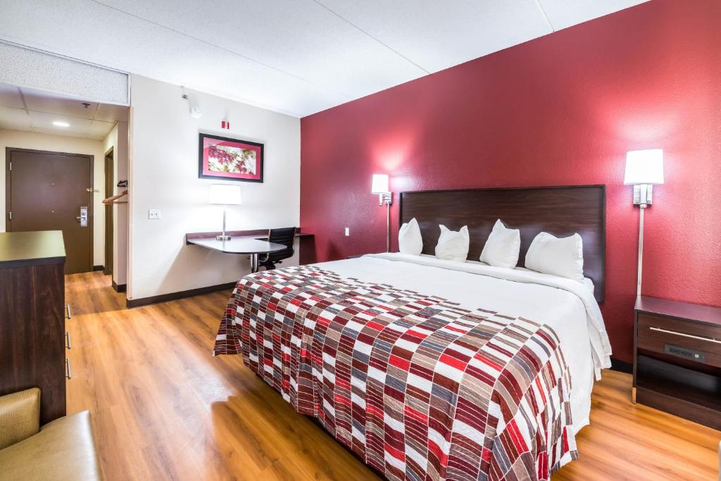 Red Roof Inn Palatine - image 3