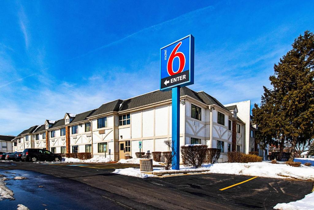 Motel 6-Palatine IL - Chicago Northwest - main image