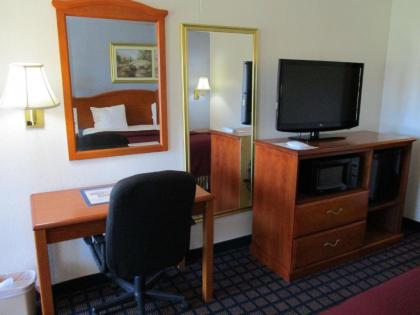 Best Western Palestine Inn - image 4