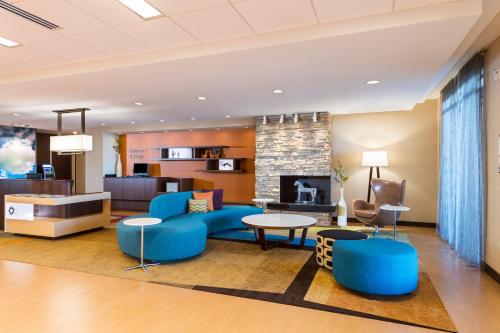 Fairfield Inn & Suites by Marriott Palm Desert - image 2