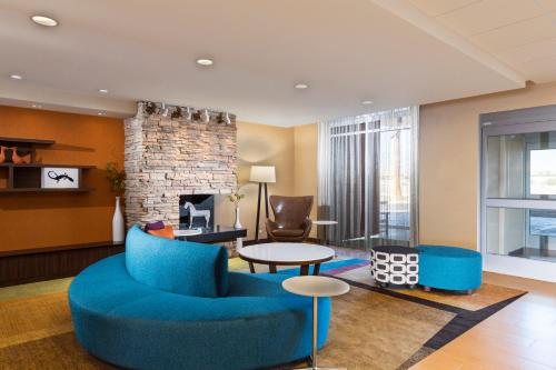 Fairfield Inn & Suites by Marriott Palm Desert - image 3