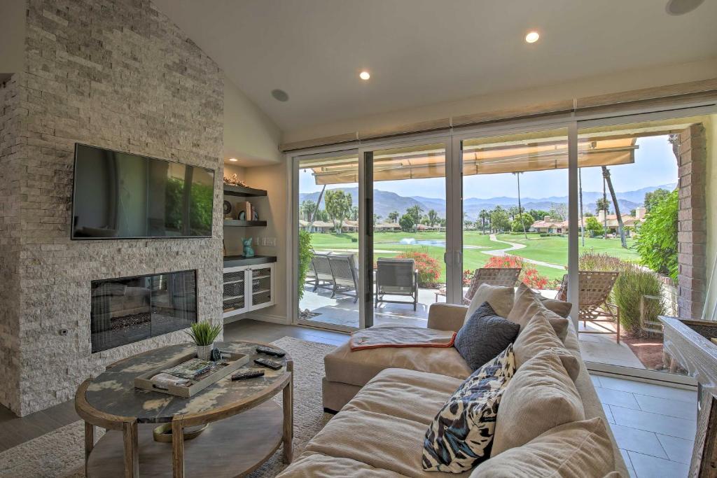 Luxe Golf Course Haven with Patio in Palm Desert - image 4