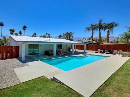 Holiday homes in Palm Desert California