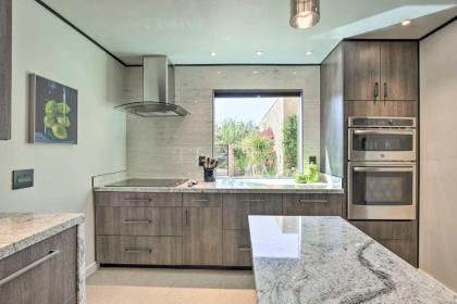 Contemporary Palm Desert Condo with Courtyard! - image 9