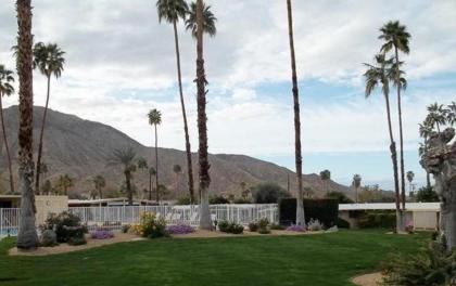 Holiday homes in Palm Desert California