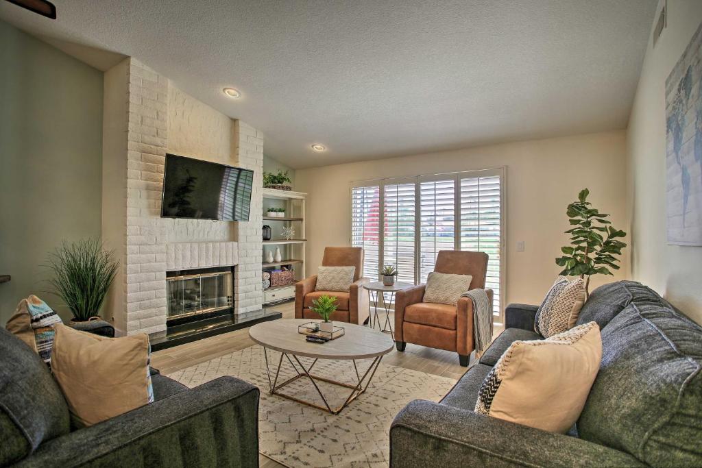 Willow Greens Townhome- Golf and Pool Access! - image 2