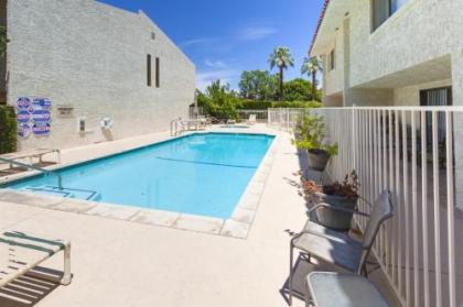 Palm Springs Townhouse Hideaway - image 2