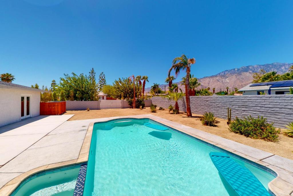 Palm Springs Modern Beauty - main image