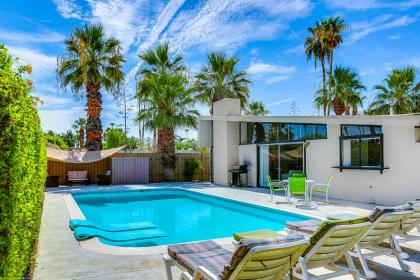 Sun and Fun Vacation Rental - image 3