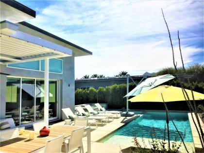 Modern Distinction in South Palm Springs - image 3