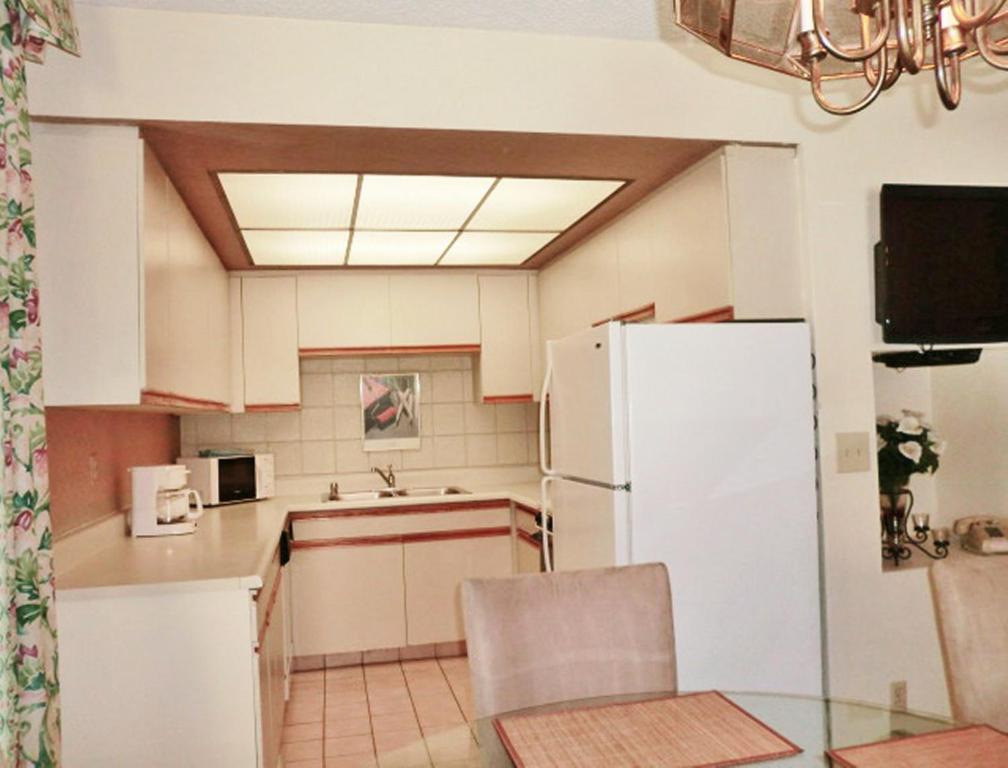 Fully Furnished Vacation Condos 5 mins From Palm Springs - image 4