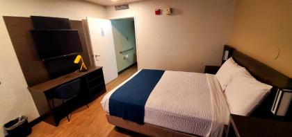 Motel 6-Palmdale CA - image 11