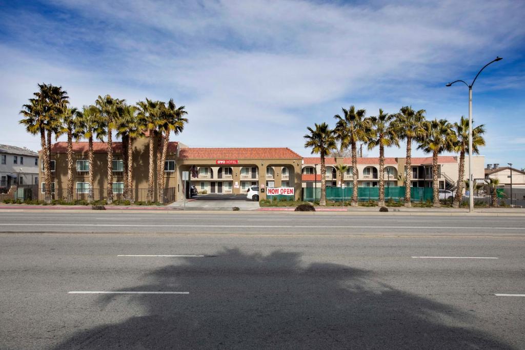 OYO Hotel Palmdale - Antelope Valley - image 7