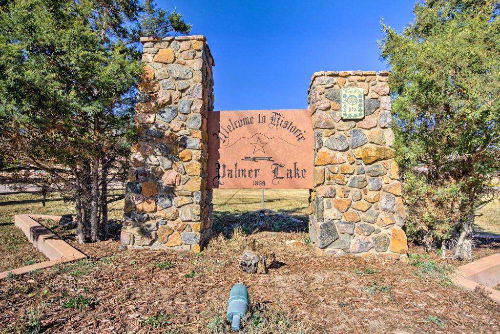 Charming Apt 1 Mile from Palmer Lake - Near USAFA! - image 3