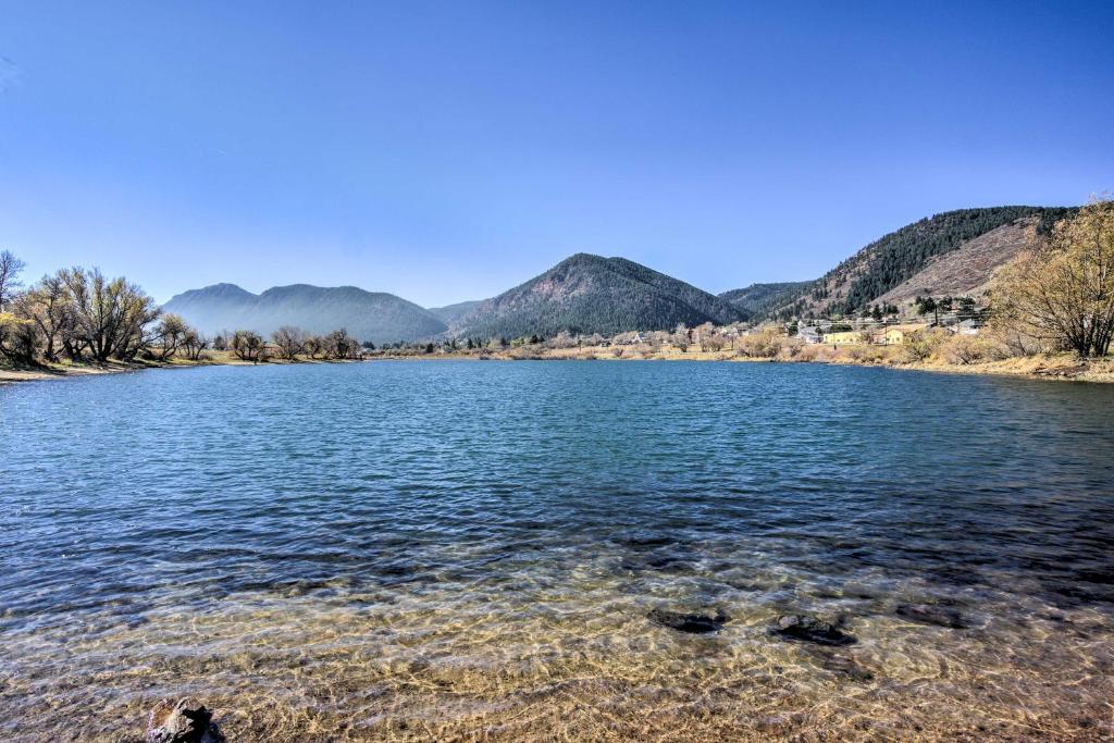 Charming Apt 1 Mile from Palmer Lake - Near USAFA! - image 4