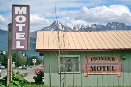 The Pioneer Motel - image 8