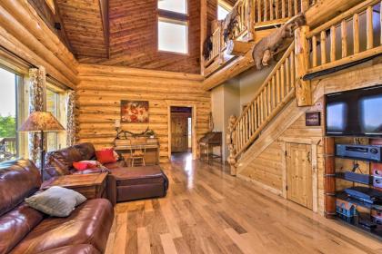 Legacy Mountain Lodge 40-Acre Ranch with Views! - image 4