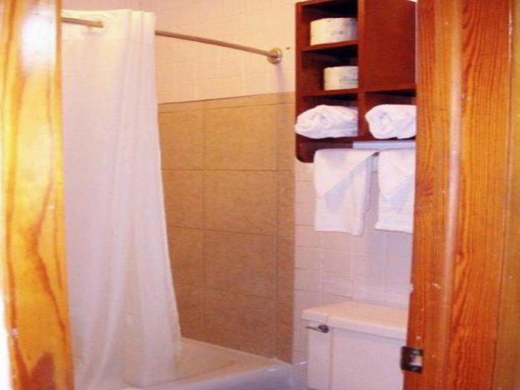 Budget Inn Palmyra - image 7