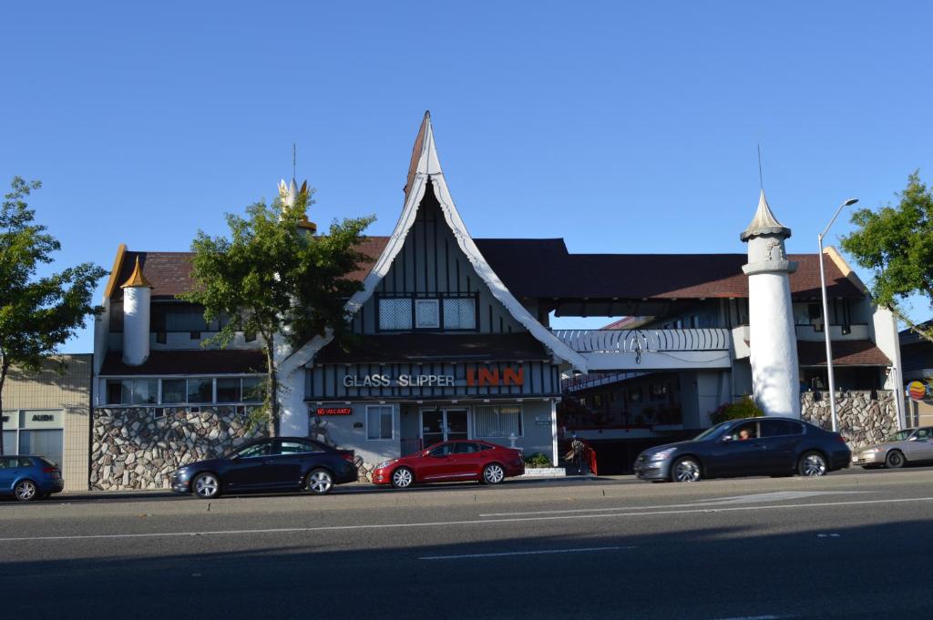 Glass Slipper Inn - Stanford Palo Alto - main image