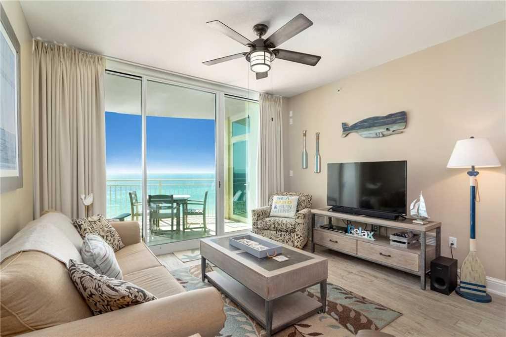 Aqua 607 2 Bedrooms Wi-Fi Beachfront Beach Chairs Sleeps 7 - main image