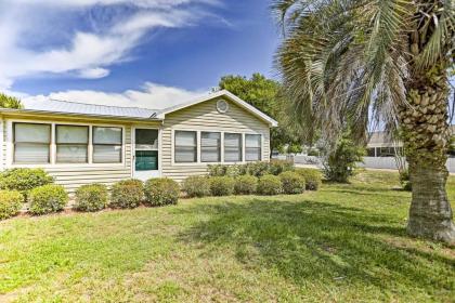 Charming Panama City Home with Deck 1 Block to Beach - image 3