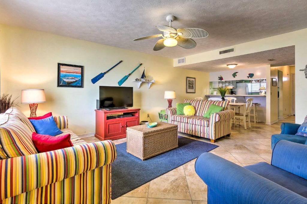 Townhome with Private Yard Walk to Beach and Dining! - main image