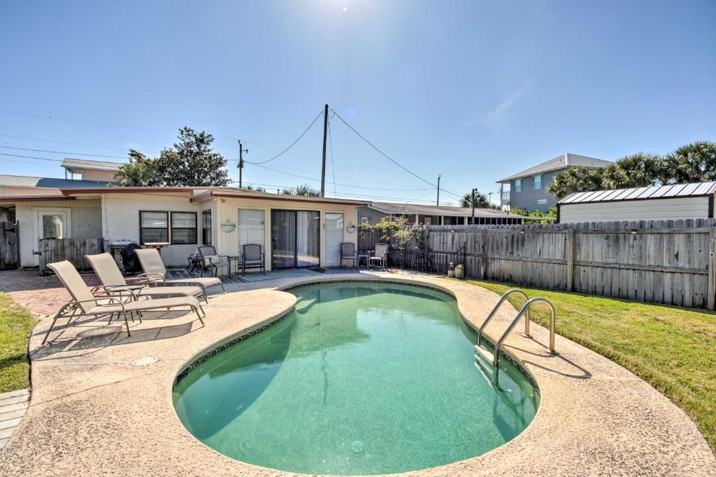 Coastal PCB Cottage with Pool and BBQ 1Block to Beach! - image 4