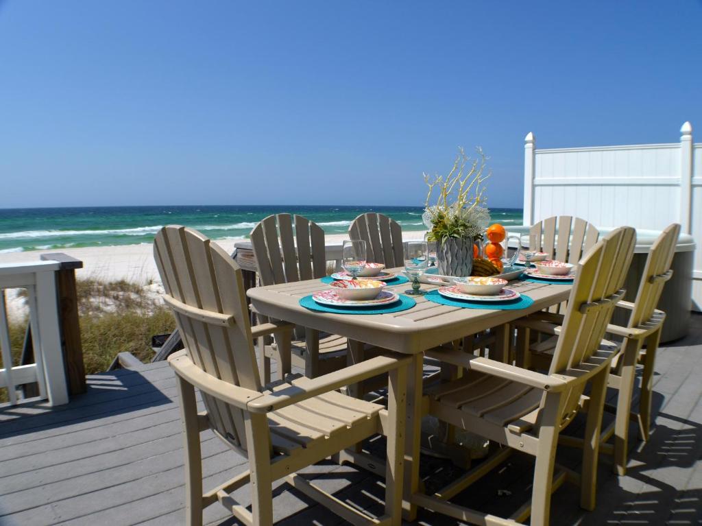 A View to Sea! West End! Sleeps 14! Hot Tub! - image 2