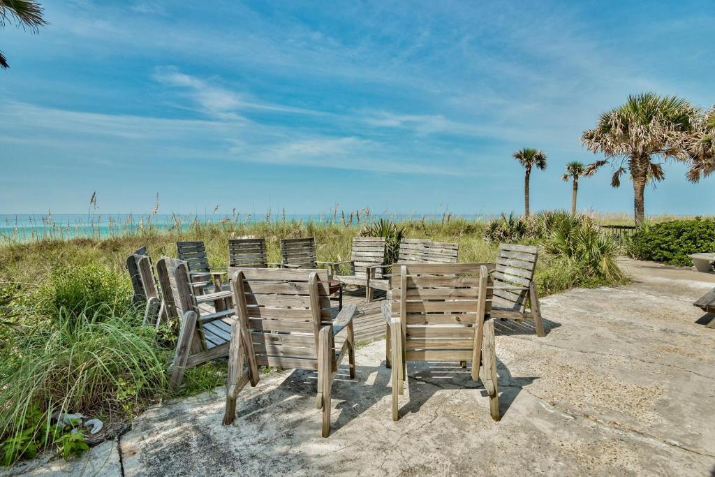 Sand Blast - Lovely Beachfront Home with Tons of Space! - main image