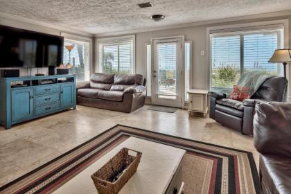 Sand Blast - Lovely Beachfront Home with Tons of Space! - image 15