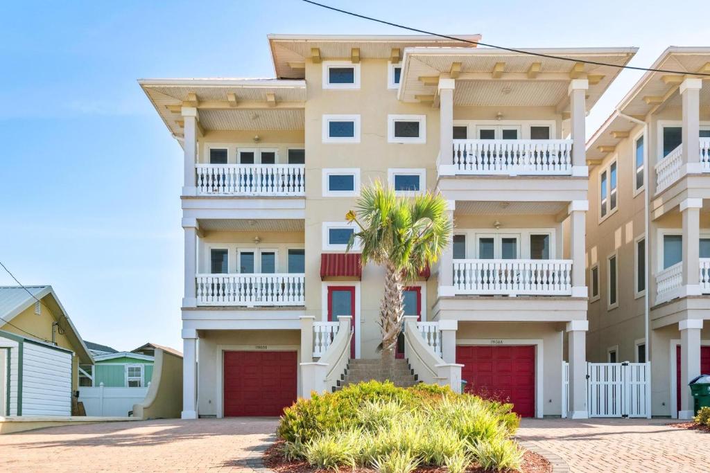 Sea's The Day - 5 Bedroom Home - Private Pool & Hot Tub! West End - Elevator!!! - main image