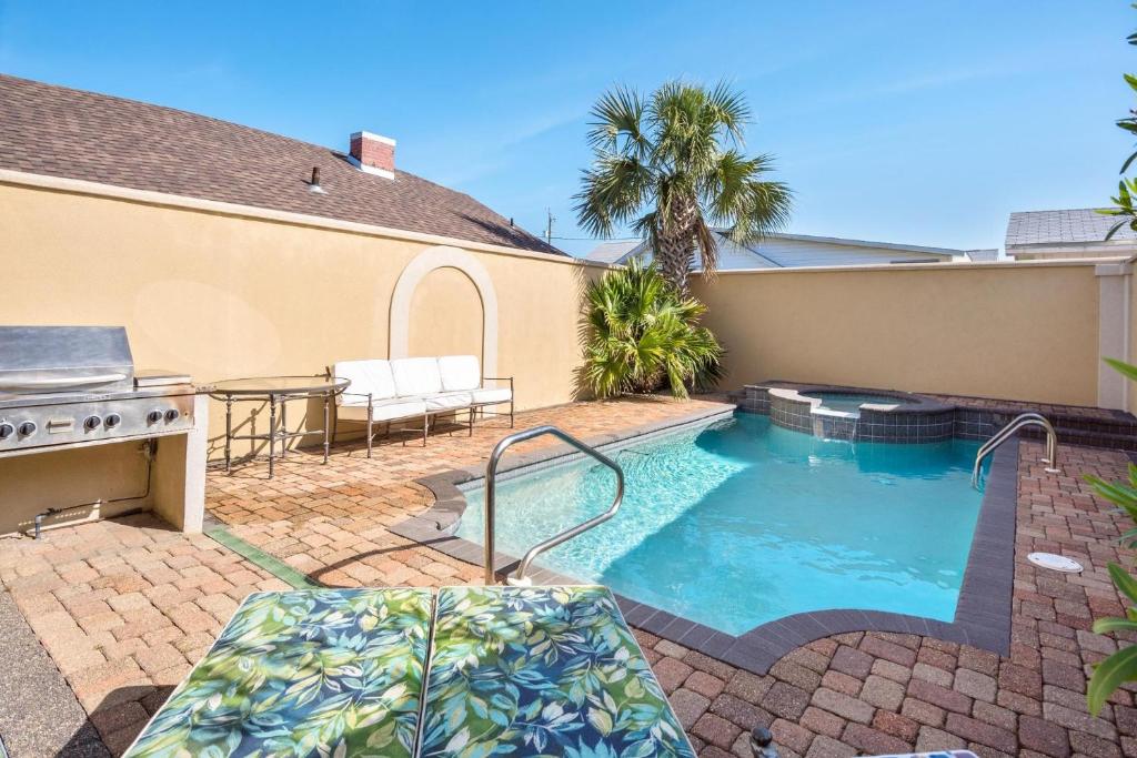 Sea's The Day - 5 Bedroom Home - Private Pool & Hot Tub! West End - Elevator!!! - image 7