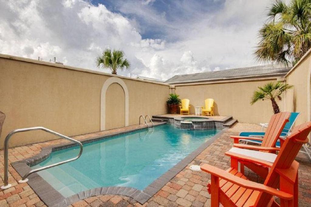 Shell-a-Bration - Beautiful Home with Private Pool & Hot Tub! - image 2