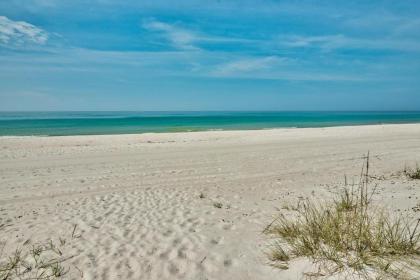 Life's a Beach! Beautiful Private Beachfront Home! Tons of Space! 2 Greatrooms! - image 10