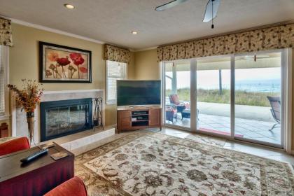 Life's a Beach! Beautiful Private Beachfront Home! Tons of Space! 2 Greatrooms! - image 13