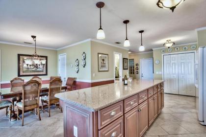 Life's a Beach! Beautiful Private Beachfront Home! Tons of Space! 2 Greatrooms! - image 14