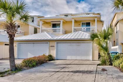 Bella Casa - 5 Bdrm Directly on the Beach & Huge Swim Spa! - image 16