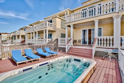 Bella Casa - 5 Bdrm Directly on the Beach & Huge Swim Spa! - image 2