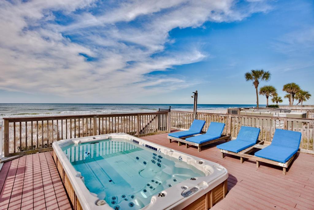 Bella Casa - 5 Bdrm Directly on the Beach & Huge Swim Spa! - image 3