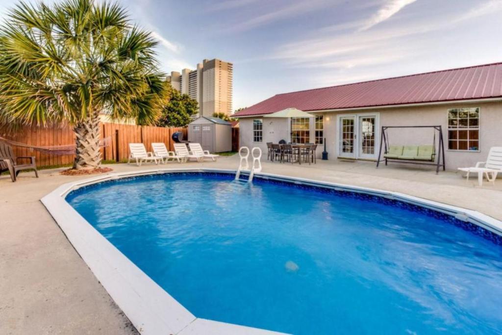 Gulf View Home - Private Pool and Hot Tub! - image 2