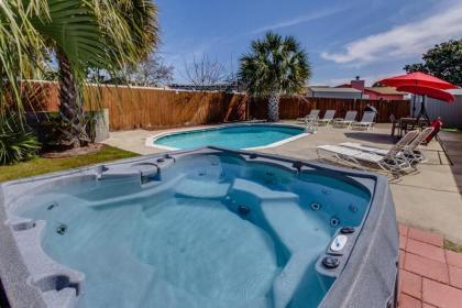 Gulf View Home - Private Pool and Hot Tub! - image 4