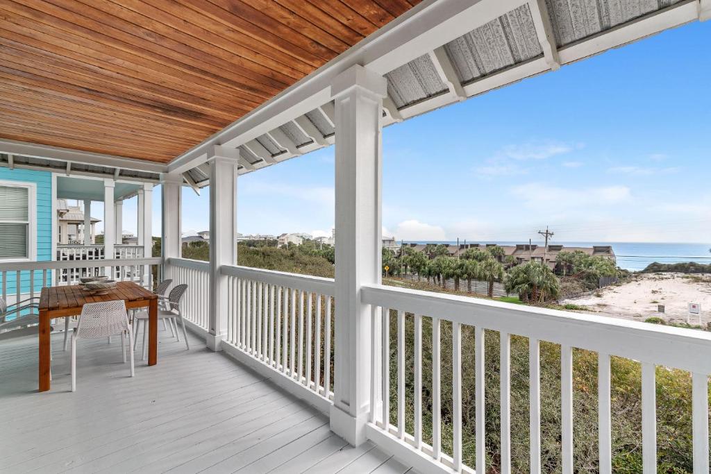 Charming Smart Home With Gulf Views 2Mn Walk to Beach Community Pool and Hot Tub Access Pets Welcome - image 4