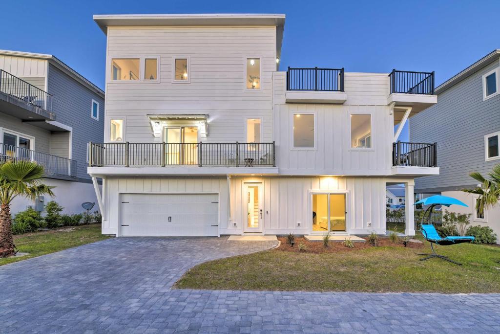 Coastal Home with Rooftop Terrace and Sunset View - main image