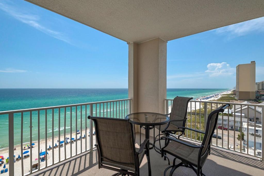 Ocean Reef 909! 4 BD 3 BA Ocean View And Amazing Location - main image