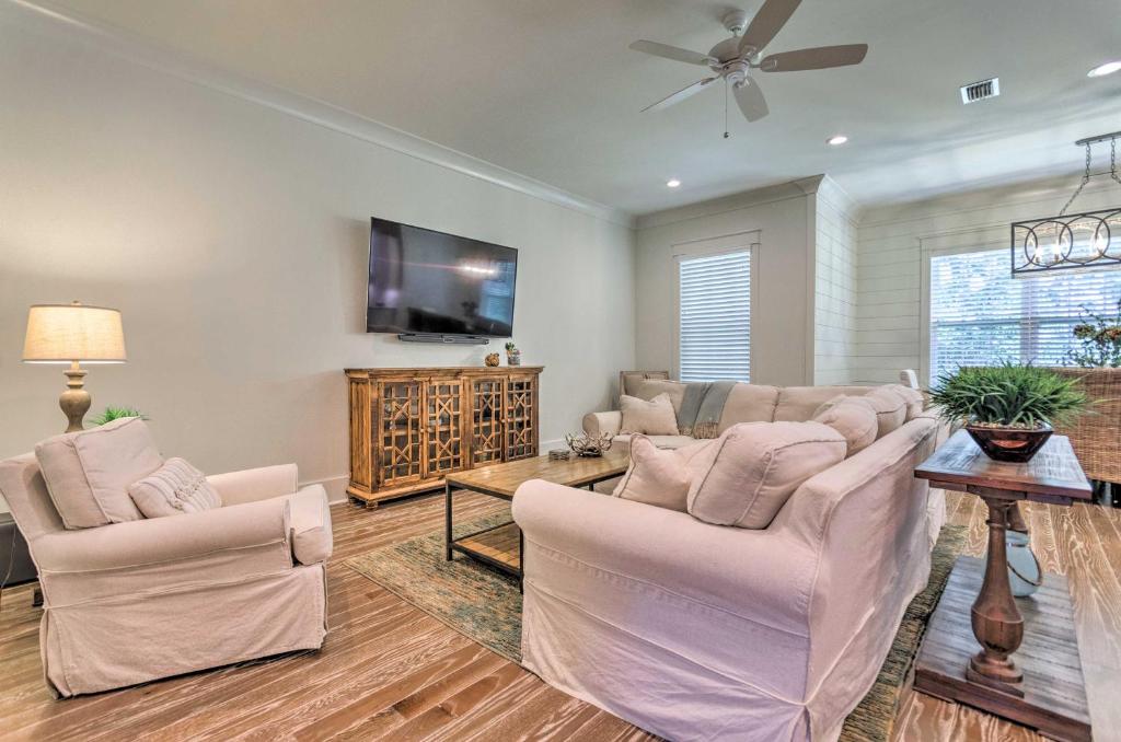 Getaway Off 30A with Golf Cart Walk to Beach! - image 4