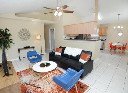 3BR 2BA House in Gated Community by CozySuites - image 5