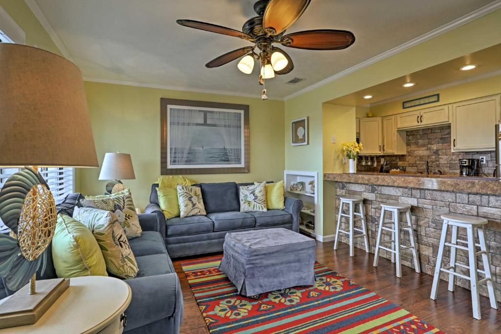 Cozy Panama City Beach Condo Less Than 1 Block to the Gulf - image 5