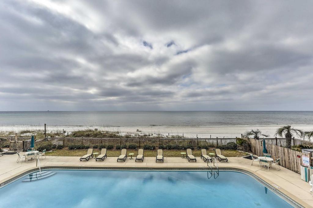 Condo with Views and Balcony on Panama City Beach! - main image