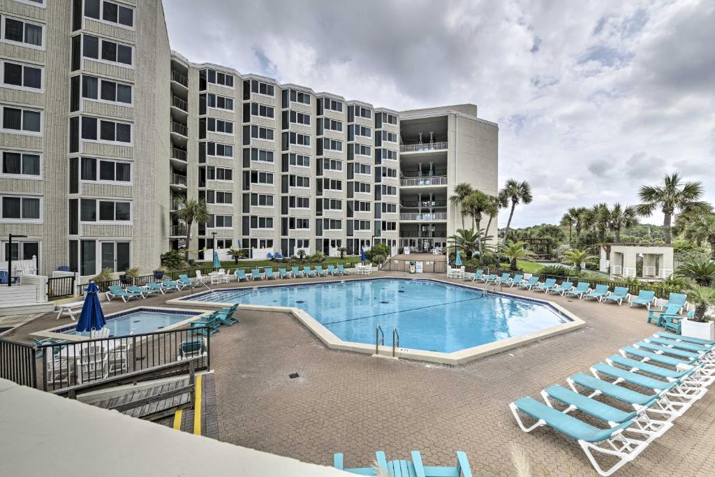 Happy Cows Studio on the Beach Condo with Pool! - image 3