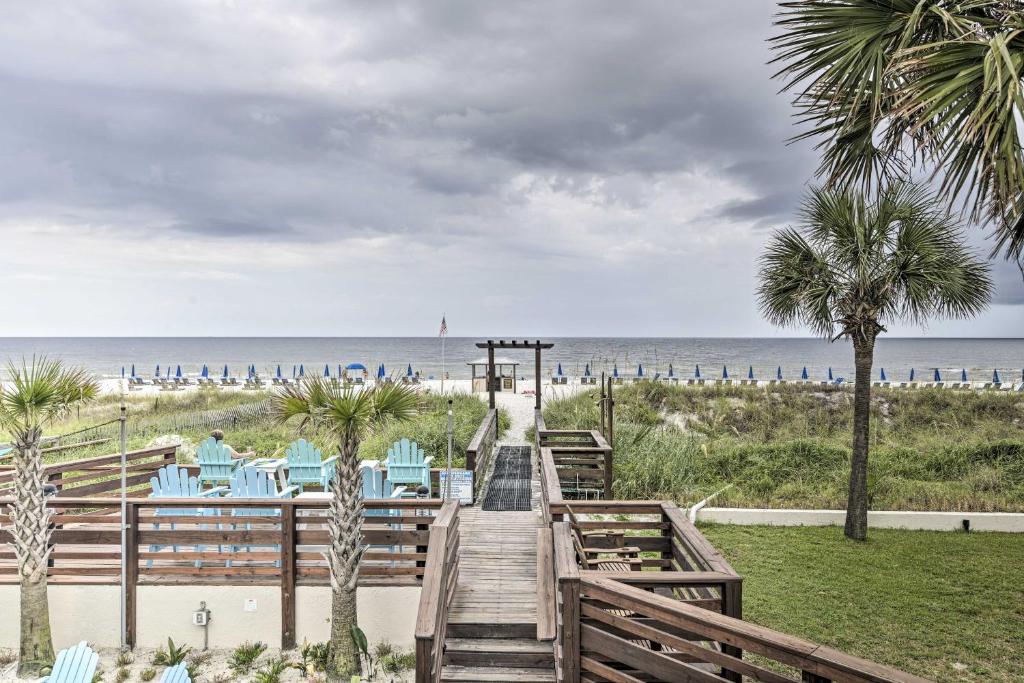 Happy Cows Studio on the Beach Condo with Pool! - image 4